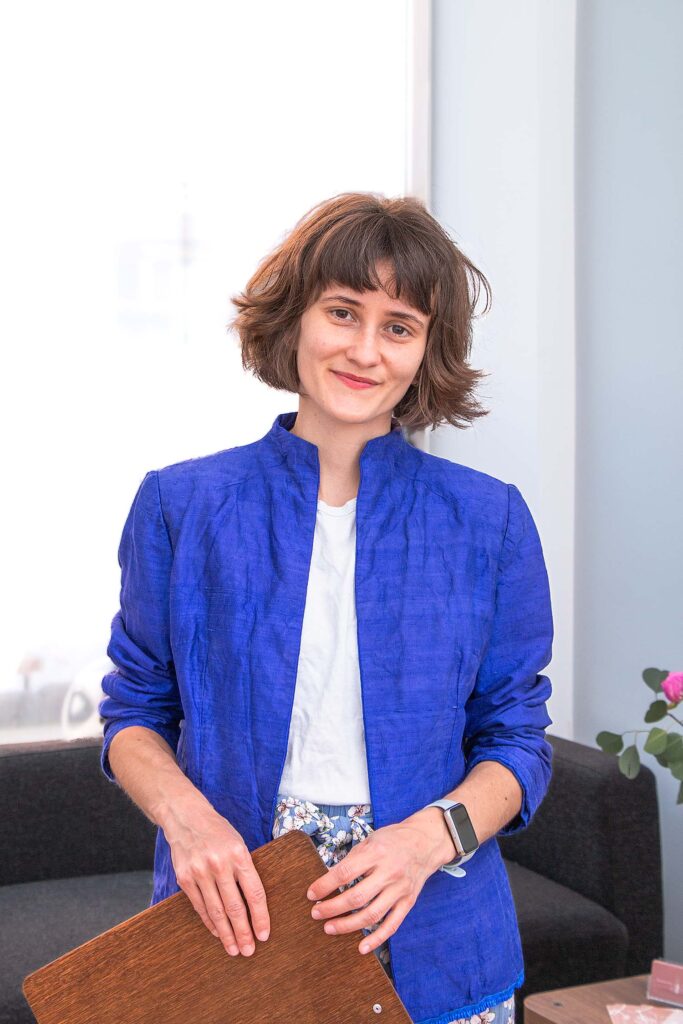 Portraitfoto von Genoveva Dünzinger Heilpraktikerin für Psychotherapie in München Schwabing